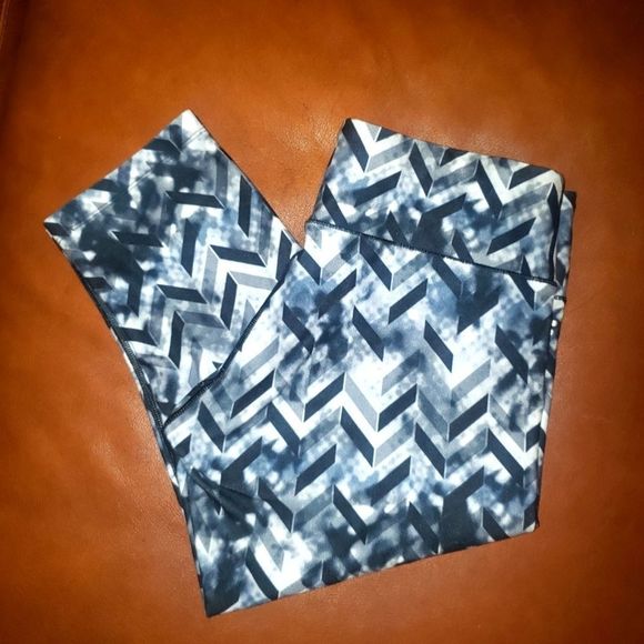 bcg Yoga Capris with Geometric Print - Picture 1 of 12